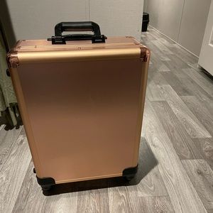 impressions vanity lighted up makeup case there is a plug and a european plug